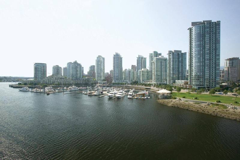 Marinaside Crescent • Location: Vancouver, British Columbia, Canada • Developer: Concord Pacific Development Corp. • Architect: James K.M. Cheng, Architects • Built: 1999–2000 • Size: Eight buildings ranging from 12 to 33 stories • Notable: This mixed-use waterfront project includes condo buildings with shops, restaurants, and storefronts at the street level as well as a waterfront promenade, marina, parks, and courtyards. Pedestrian-oriented pathways link the site to surrounding streets and an adjacent creek.