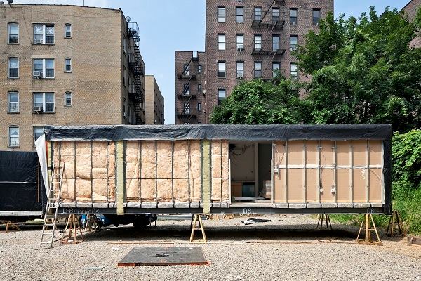 The apartment building comprises 56 modules, which are not necessarily contiguous or disparate—residents might live in several, or parts of several. “Unless we point out to them, they won’t be able to tell where one ends and another begins,” notes Gluck.