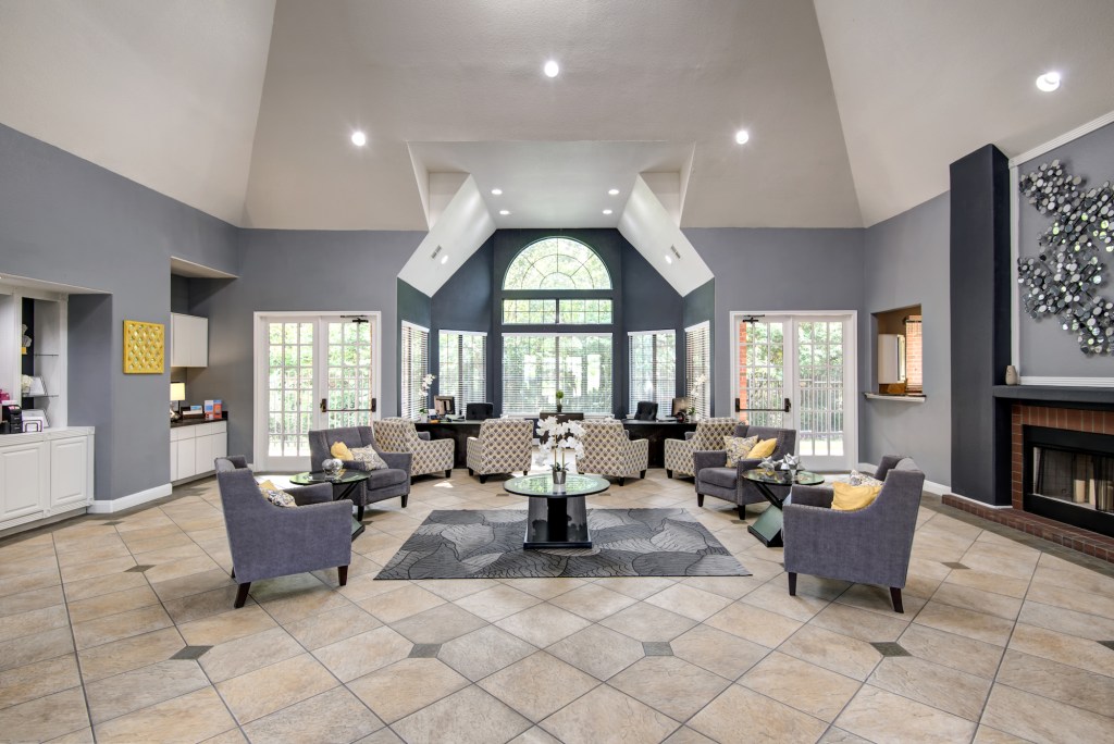 Vistas at Pinnacle Park, a 332-unit multifamily community in Dallas, is one of the six Texas properties acquired by Upside Avenue since the beginning of March.