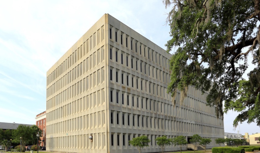 Camino Verde Group has acquired the Anchor Center in North Charleston, South Carolina. The firm has plans to refurbish the building into 118 multifamily units while adding 295 units in a new eight-story building on the site.