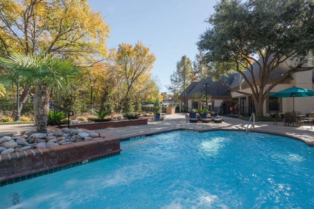 ZMR Capital has acquired the 240-unit Chimney Hill community in Richardson, a North Dallas submarket.