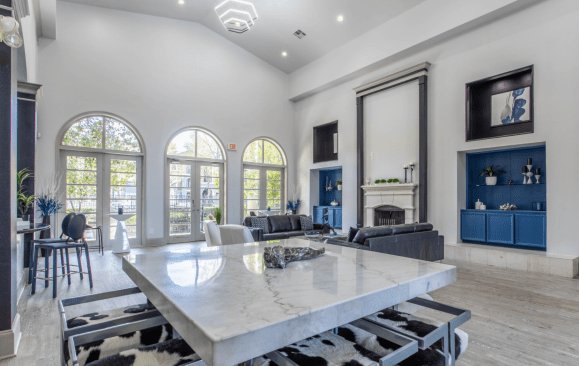 Paramount at Kingwood in Humble, Texas, features 372 one-, two-, and three-bedroom units.