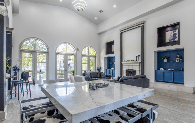 Paramount at Kingwood in Humble, Texas, features 372 one-, two-, and three-bedroom units.