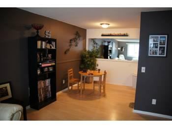 The Minnapolis apartment is close to Lake Calhoun.