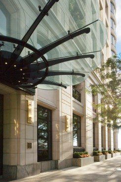 Street-level details like the entry canopy at 840 North Lake Shore Drive in Chicago enliven the façade and differentiate the building from neighboring commercial properties.