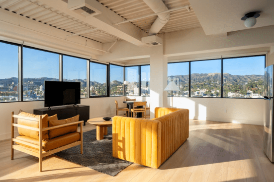 Just off the iconic California Route 101, Kasa Sunset Los Angeles provides the comforts and convenience of home, all right on Sunset Boulevard.