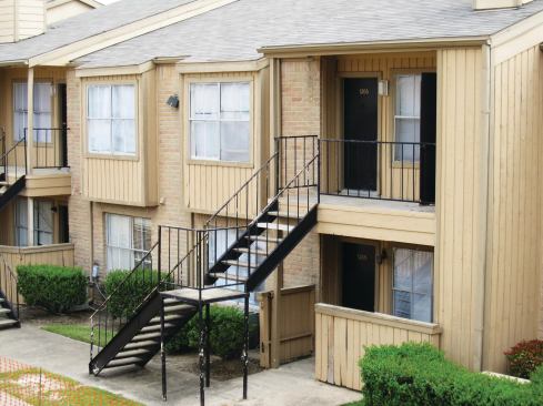 A "before" image of the Hollyview Apartments